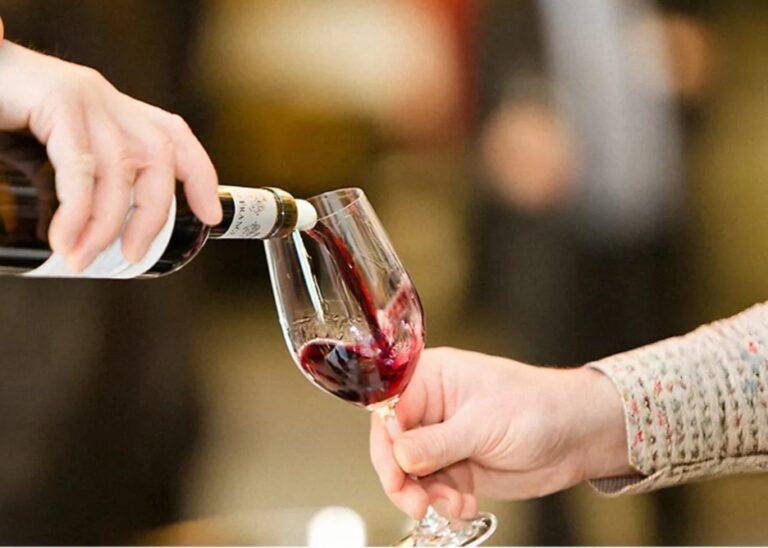 Vinho mata até 99% das bactérias que causam infecção na garganta