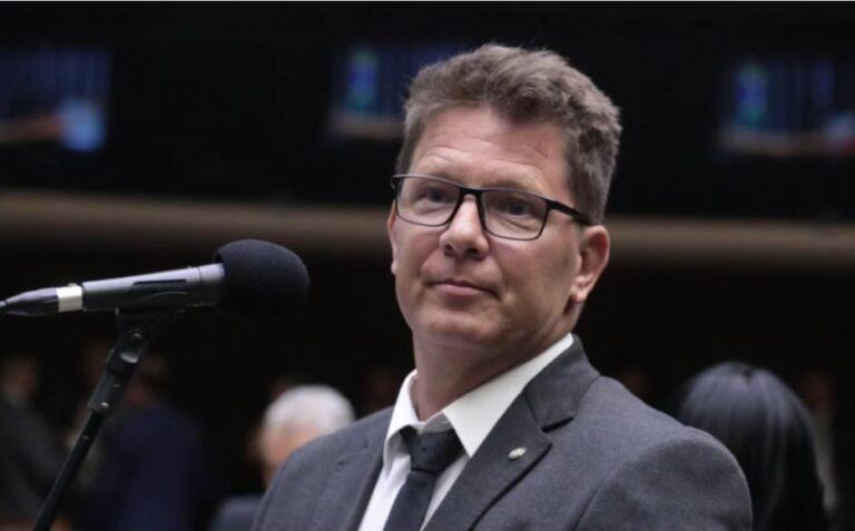 Mário Frias defende fim da cota para mulher na política