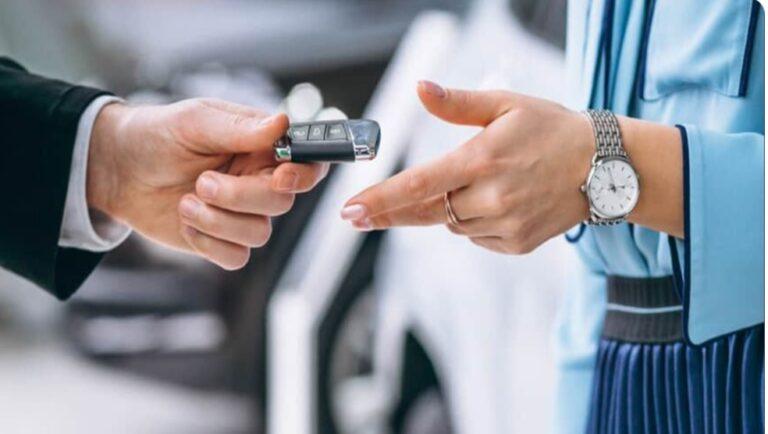 Mulher se recusa a devolver carro emprestado pelo ex após término e é presa em Rio Verde