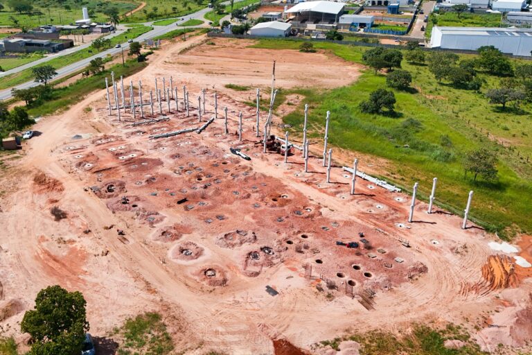 Obra do hospital Municipal de Senador Canedo  avança com  instalação de novos pilares
