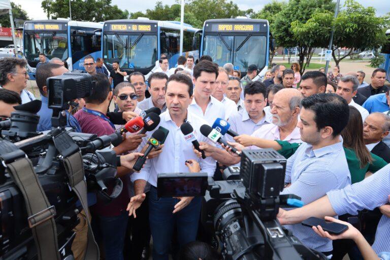 Vilela e Daniel entregam 74 novos ônibus  para o transporte coletivo de Aparecida