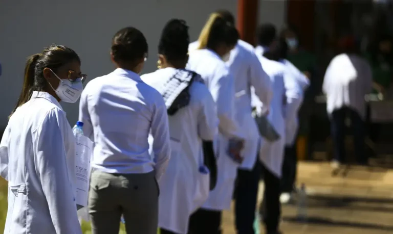 Piso da enfermagem: estados e municípios começam abril com recebimento de R$ 763 milhões