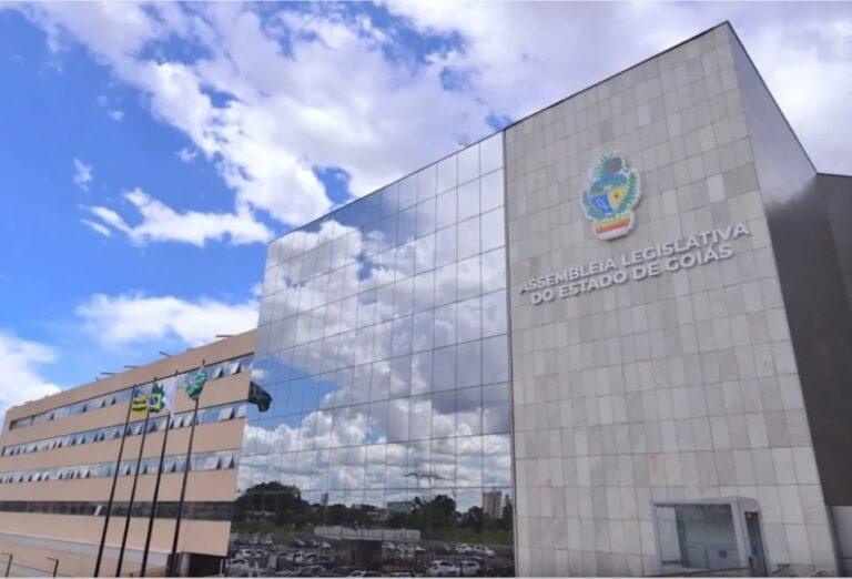 Alego aprova  projeto  que impede guincho com Condutor  presente