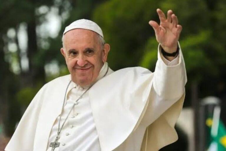 Papa Francisco morreu por AVC e insuficiência cardíaca, diz Vaticano