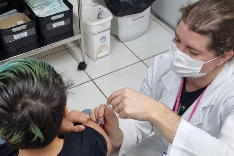 Vacinação nas escolas públicas: ação vai até 25 de abril