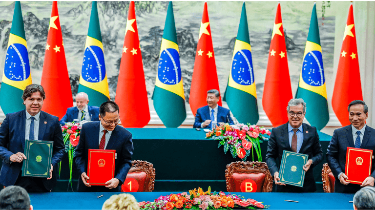 Brasil e China firmam acordo para modernizar serviços postais e aprimorar atendimento à população