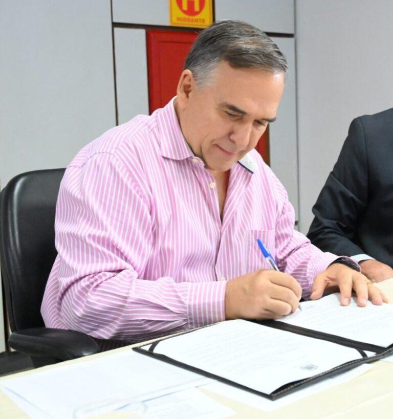 Mabel sanciona lei de incentivo a adoção  tardia