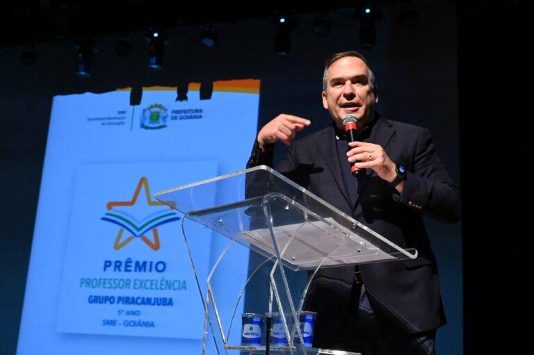 “Vamos fazer da educação de Goiânia a melhor de Goiás “,Afirma prefeito Sandro Mabel durante  prêmio Professor Excelência