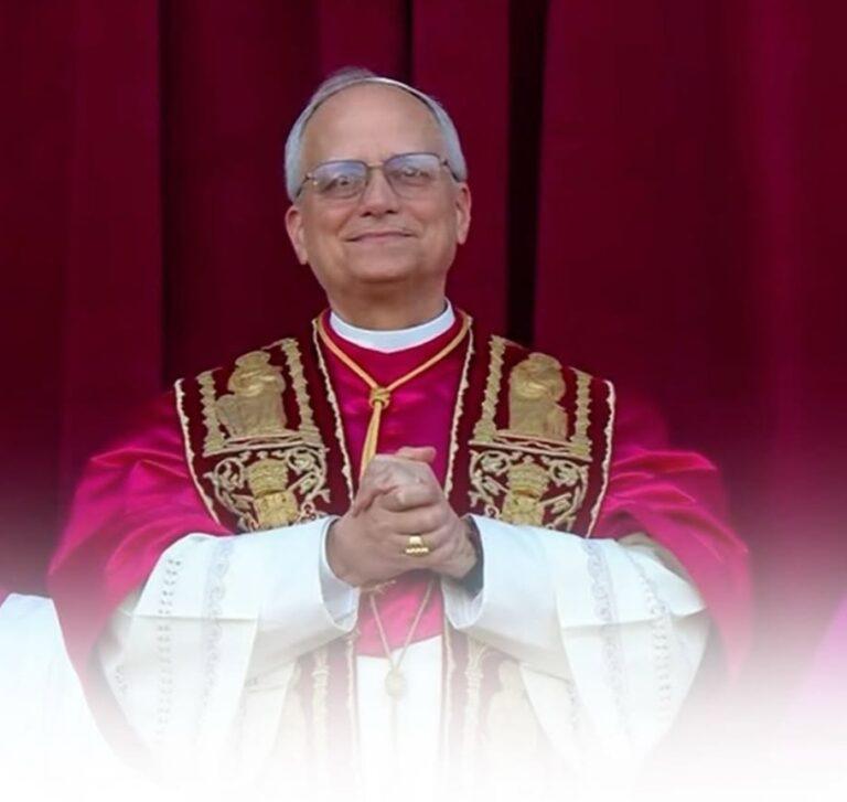 Robert Francis é anunciado como pontífice e adota o nome de Leão 14