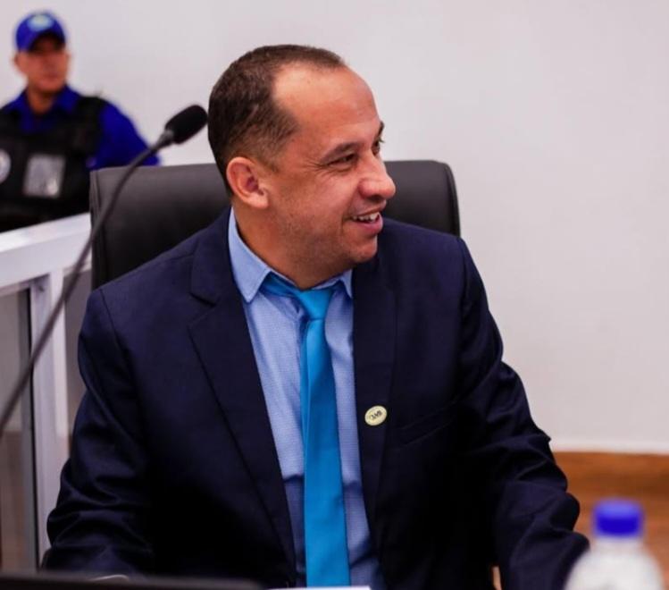 Vereador confessa em áudios que usou carro oficial da Câmara de Anápolis para se divertir em Ubatuba