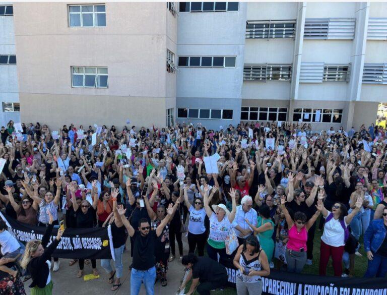 Professores em Aparecida decidem suspender greve e professores voltam às salas na segunda