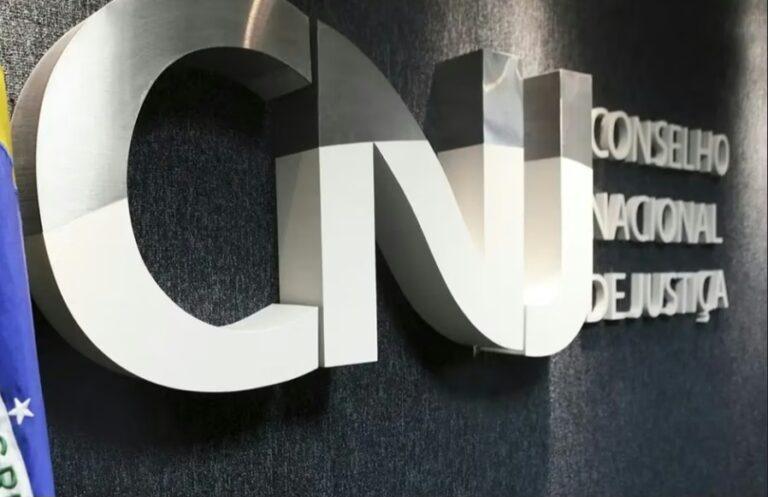 CNJ  afasta juíza  que impediu menina de 13 anos de fazer abordo  legal