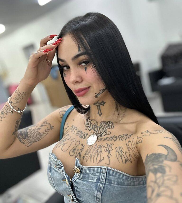 Influenciadora leva 9 facadas de ex-namorado durante live ao vivo