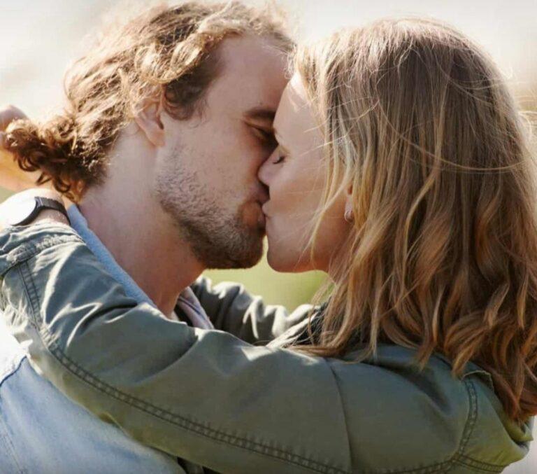 Ansiedade e depois podem ser transmitidas  pelo beijo ,diz estudo