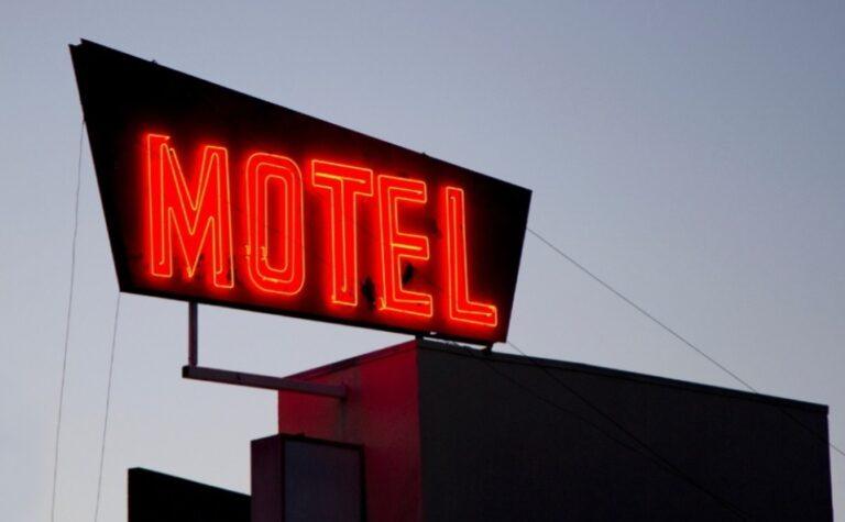 Homem leva duas mulheres ao motel e chama a mãe para pagar após tentativa de calote em Luziânia