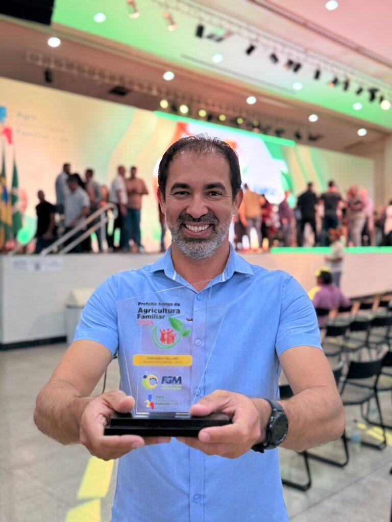 Pellozo é homenageado com prêmio  Prefeito Amigo da Agricultura  Familiar