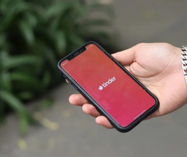 Tinder testa filtro de altura para matches