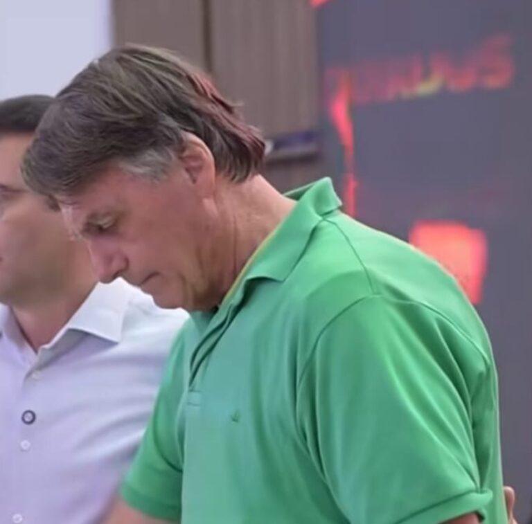 Bolsonaro é diagnosticado com pneumonia  viral depois de passar mal em Goiás
