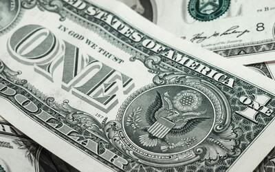Dólar encerra pregão em alta