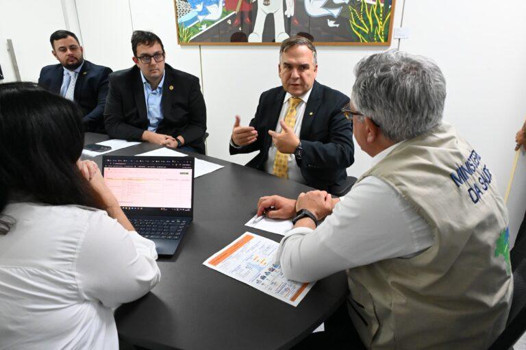 Sandro mabel se reúne com ministro  Alexandre    Padilha  em busca de recursos  para a saúde de Goiânia