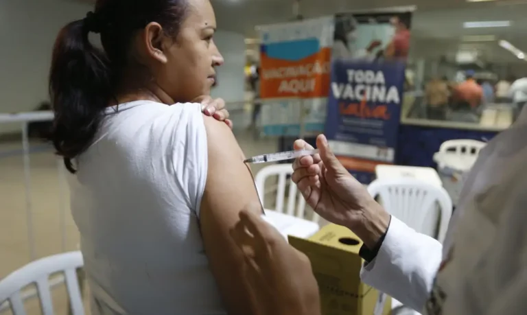 SÃO PAULO (SP): Público prioritário deve procurar unidades de saúde para vacinação contra gripe