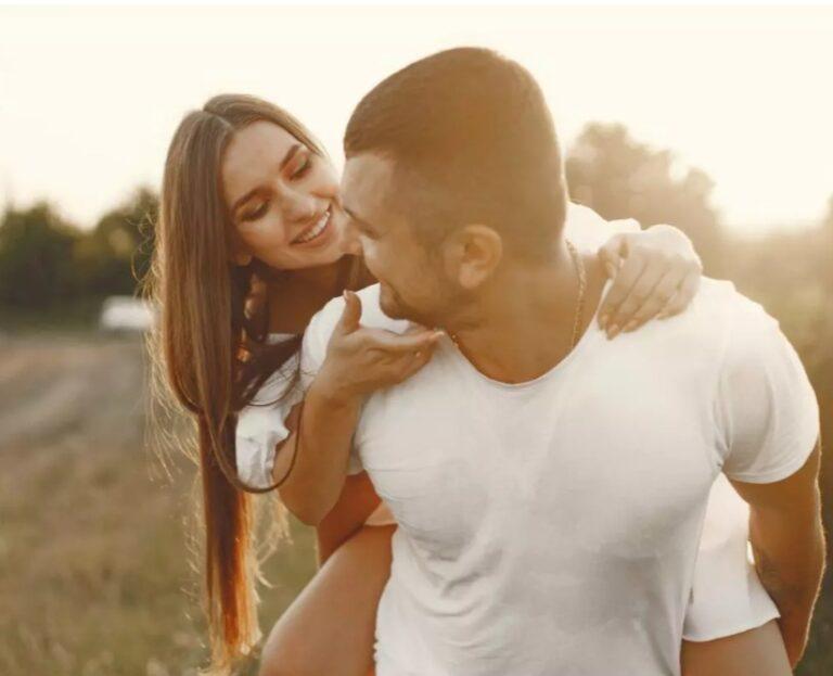 Pesquisa revela que mulheres são mais felizes em relacionamentos com homens feios