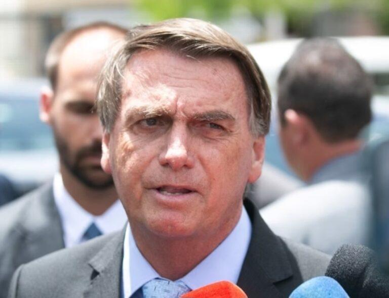 Bolsonaro e Eduardo são acusados pela PGR de provocar “ato de guerra”