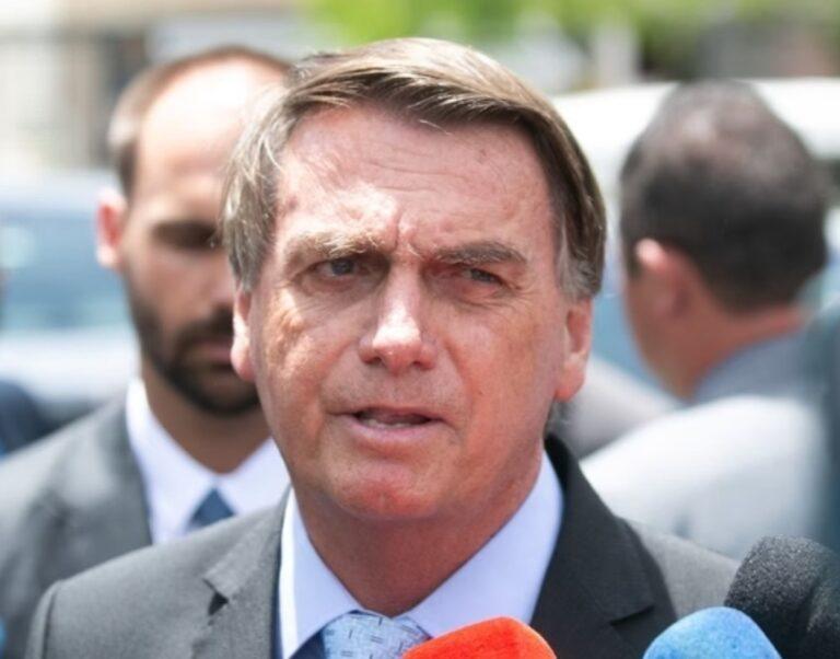 Sob pena de prisão, Bolsonaro tem até as 21h13 para responder Moraes