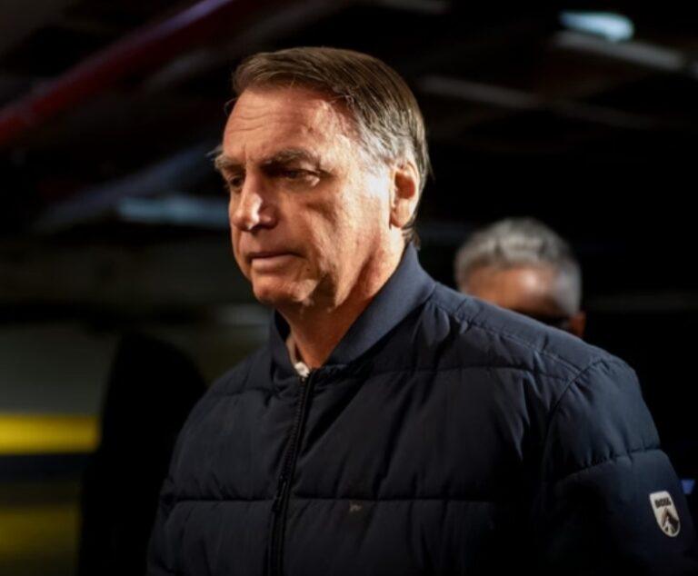 “Pintou um clima”: Bolsonaro é condenado a pagar R$ 150 mil