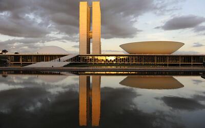 Congresso inicia semana com CPMI do INSS, mudanças no Imposto de Renda e debates sobre redes sociais