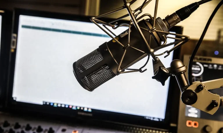 Rádio segue presente no cotidiano de 79% dos brasileiros das metrópoles, aponta pesquisa