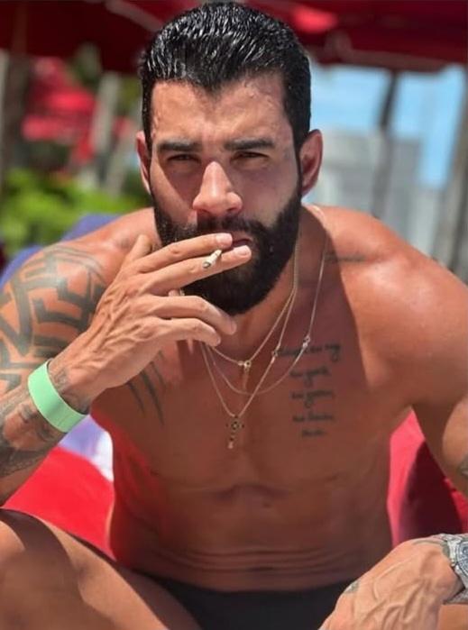 Sem cigarro! Em entrevista Gusttavo Lima revela que parou de fumar por conta dos filhos: “Só te deixa feio”
