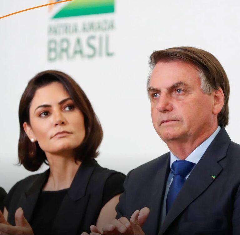 Bolsonaro transferiu R$ 2 milhões a Michelle para esconder dinheiro, diz PF