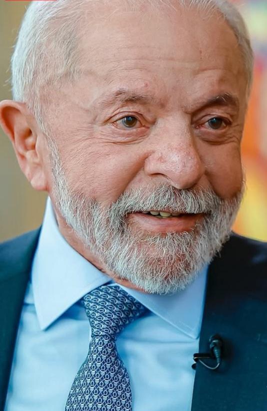 “Tem gente que tem tornozeleira, eu tenho meia bonita”,diz Lula