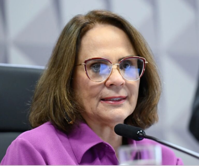 Damares  Alves anuncia diagnóstico de câncer de mama