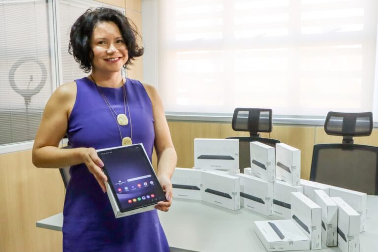 Senador Canedo  moderniza  atendimento  do Bolsa Família com novos tablets