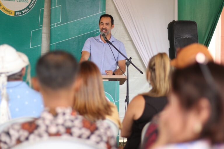 Pellozo envia à Câmara projeto que premia profissionais da educação de Senador Canedo