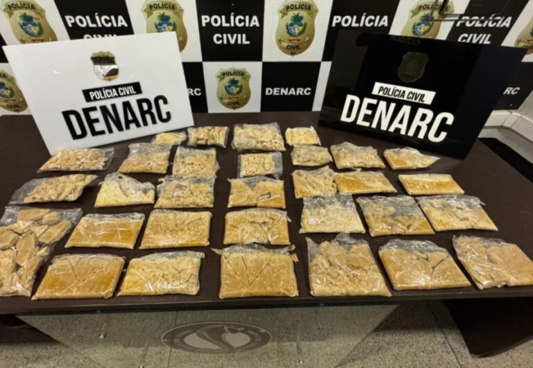 Mulheres são presas em Goiânia com droga escondida em cabeceira de cama