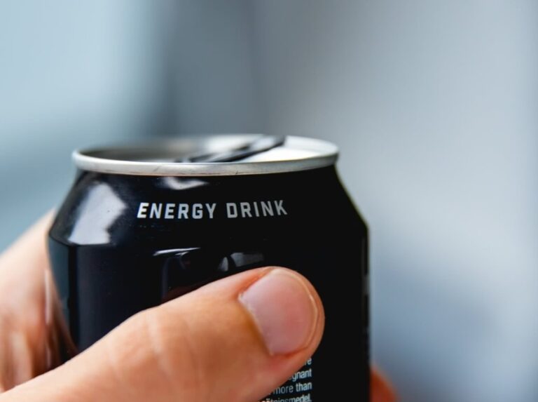 Deputado quer proibir venda de energéticos a menores de 18 anos no DF