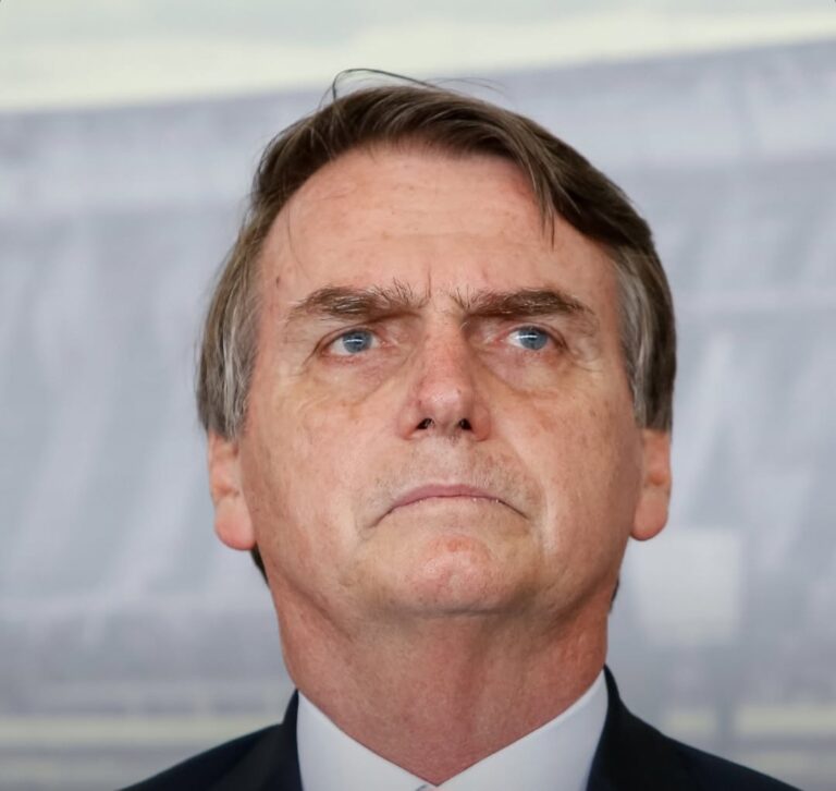 Bolsonaro é encaminhado ao hospital às pressas em Brasília