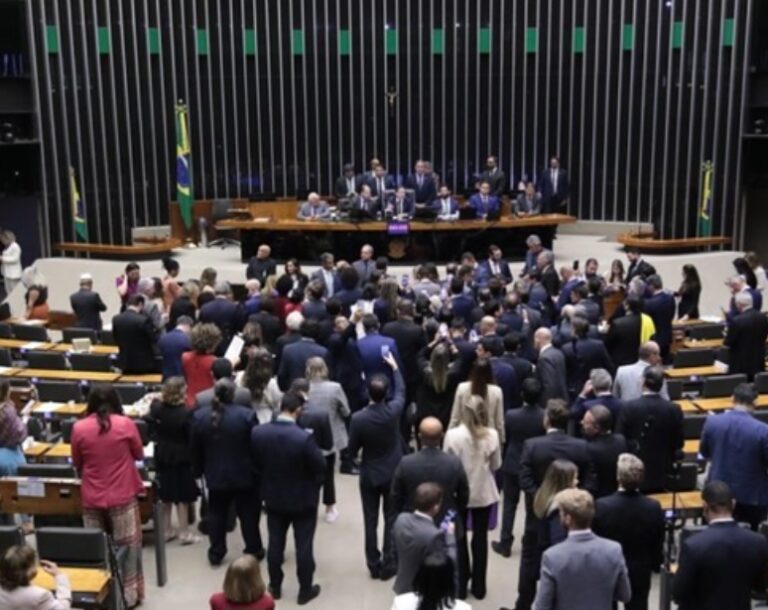 Câmara aprova regime de urgência para projeto sobre anistia