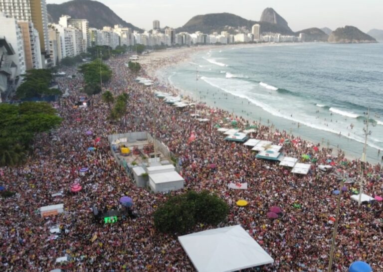 Ato contra PEC da Blindagem reuniu 41,8 mil em Copacabana, diz USP