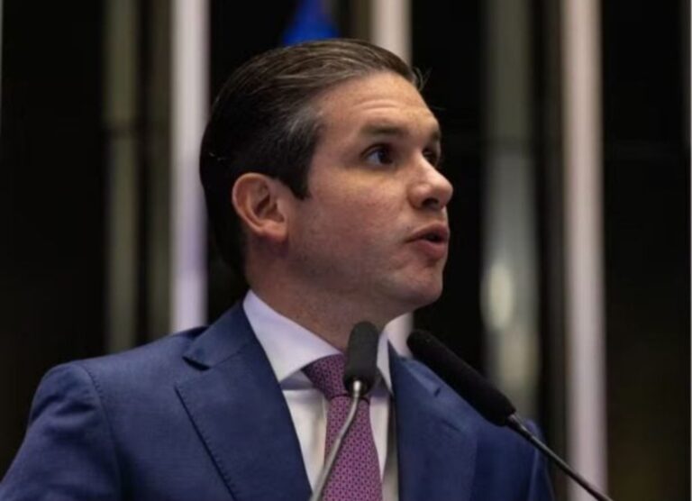 Hugo Motta diz que veto a Eduardo Bolsonaro como líder é “estritamente técnico”