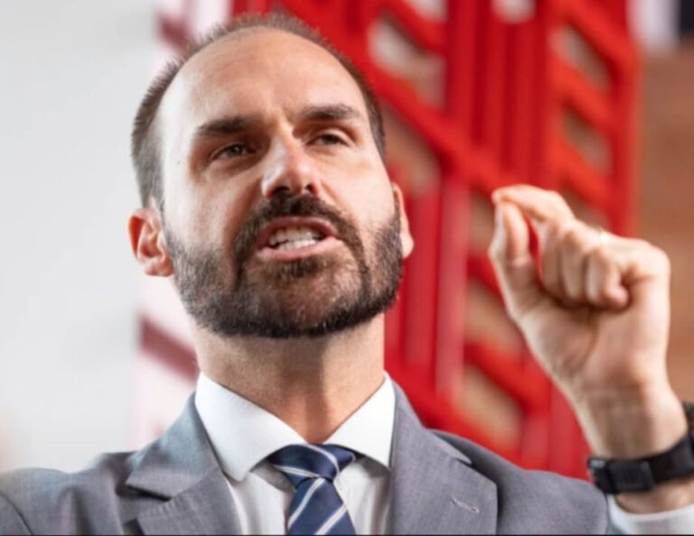 Moraes notifica Eduardo Bolsonaro por edital e prazo começa a correr