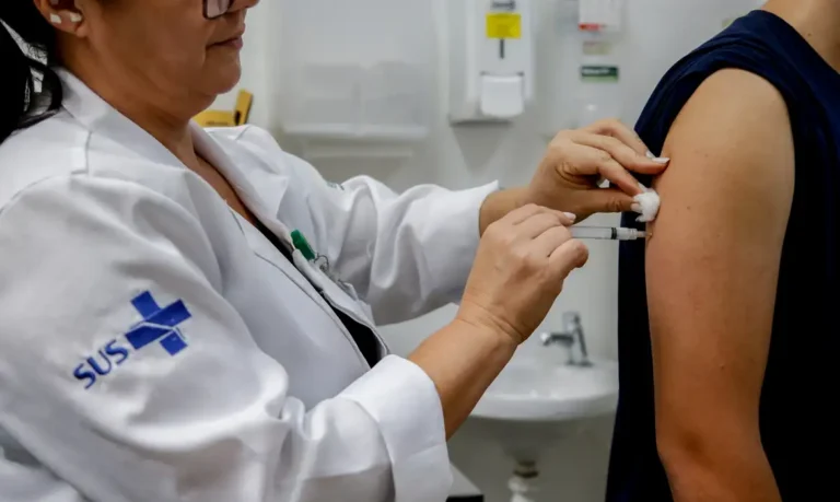 Vacinação contra HPV para jovens de 15 a 19 anos é estendida até dezembro pelo SUS