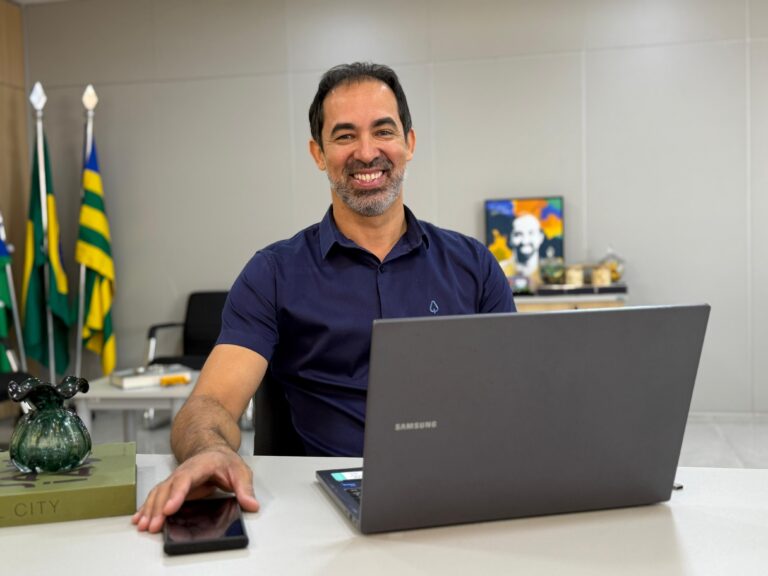 Pellozo assina contrato com banca de novo concurso público de Senador Canedo