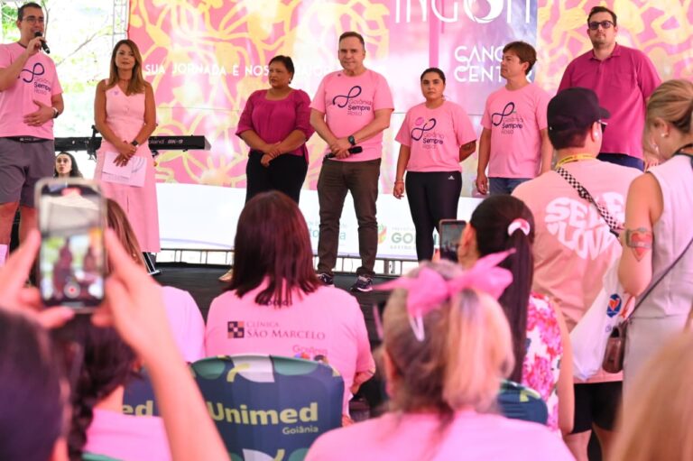 Mabel ressalta importância da prevenção do câncer de mama em evento do outubro Rosa, na Praça Tamandaré
