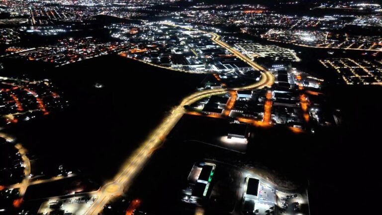Gestão  Vilela conclui modernização com Led  no Polo Empresarial Goiás