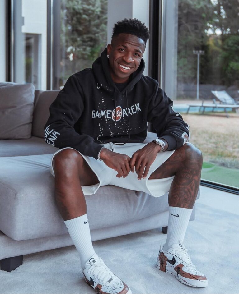 Vini Jr. pretende pedir folga ao Real Madrid para vir ao Brasil encontrar Virginia