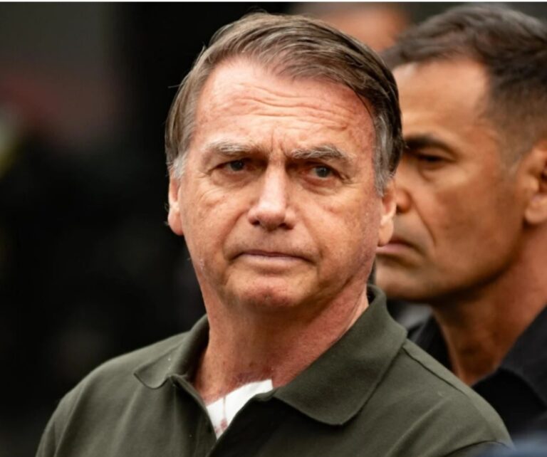 Bolsonaro tem nova crise de soluços e pede visita médica em casa